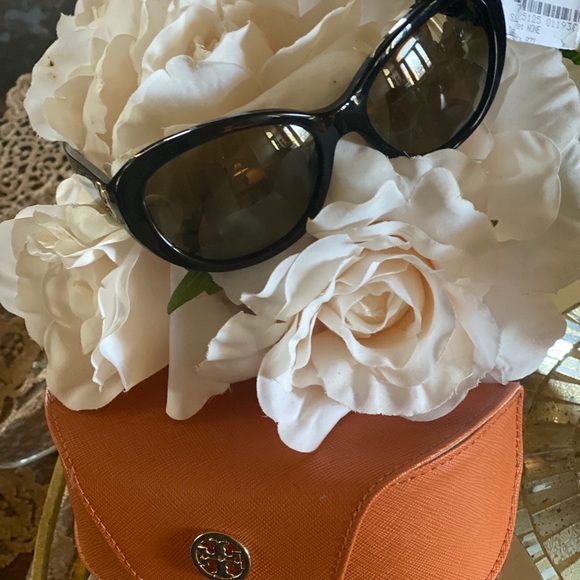 Brand new-🔥Tory Burch sunglasses 😎 - Picture 6 of 9